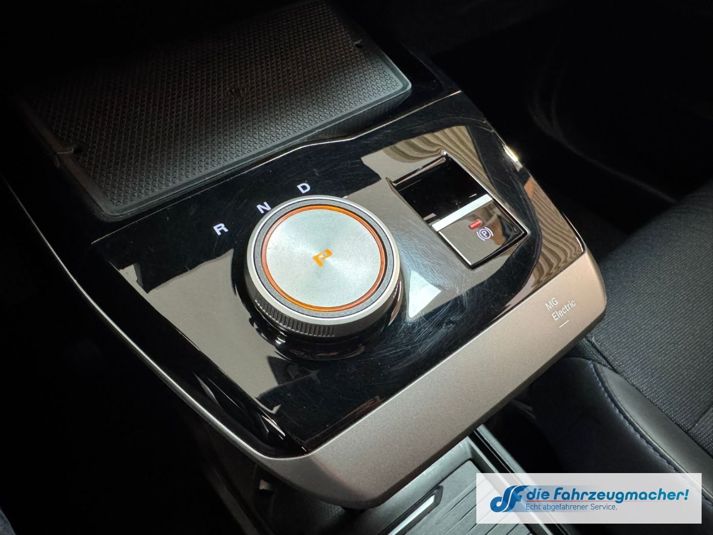 Fahrzeugabbildung MG MG4 Luxury Elektromotor 150 kW Digitales Cockpit