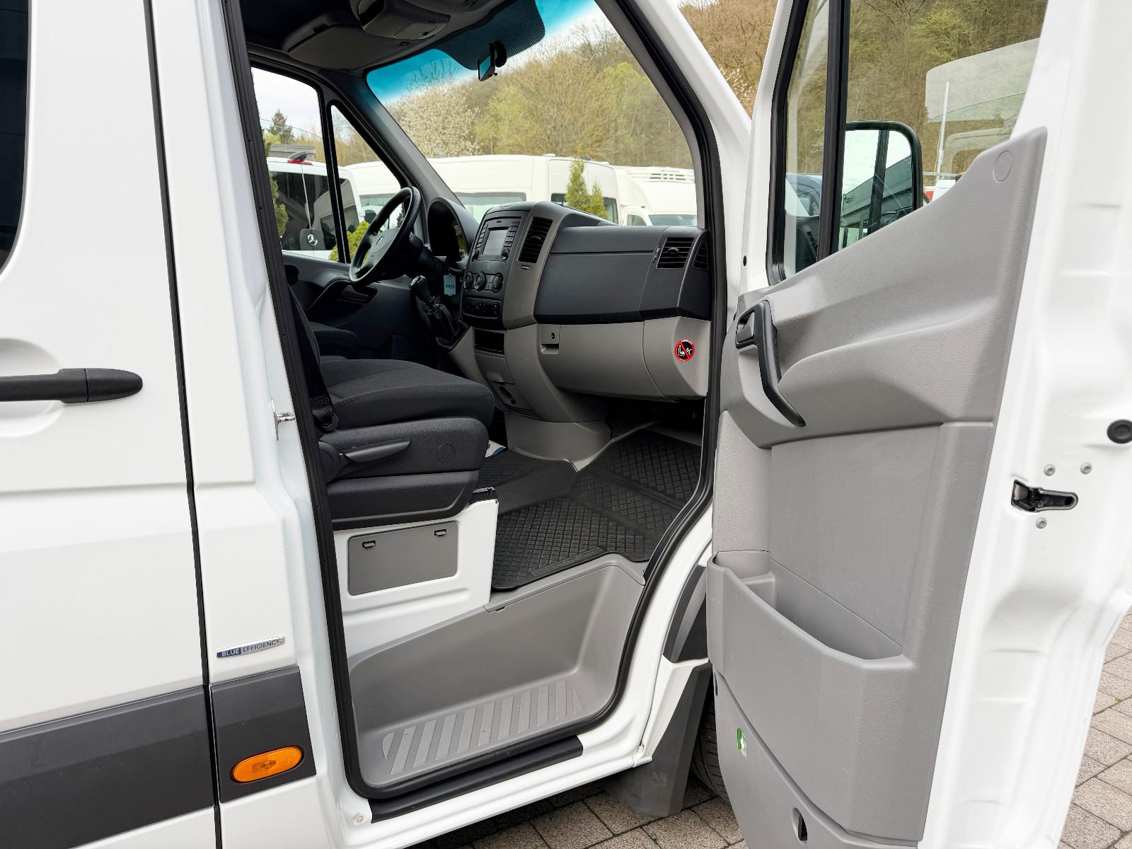 Mercedes-Benz Sprinter 313CDI Bus 9-Sitze L2H2 RWD Schwingsitz