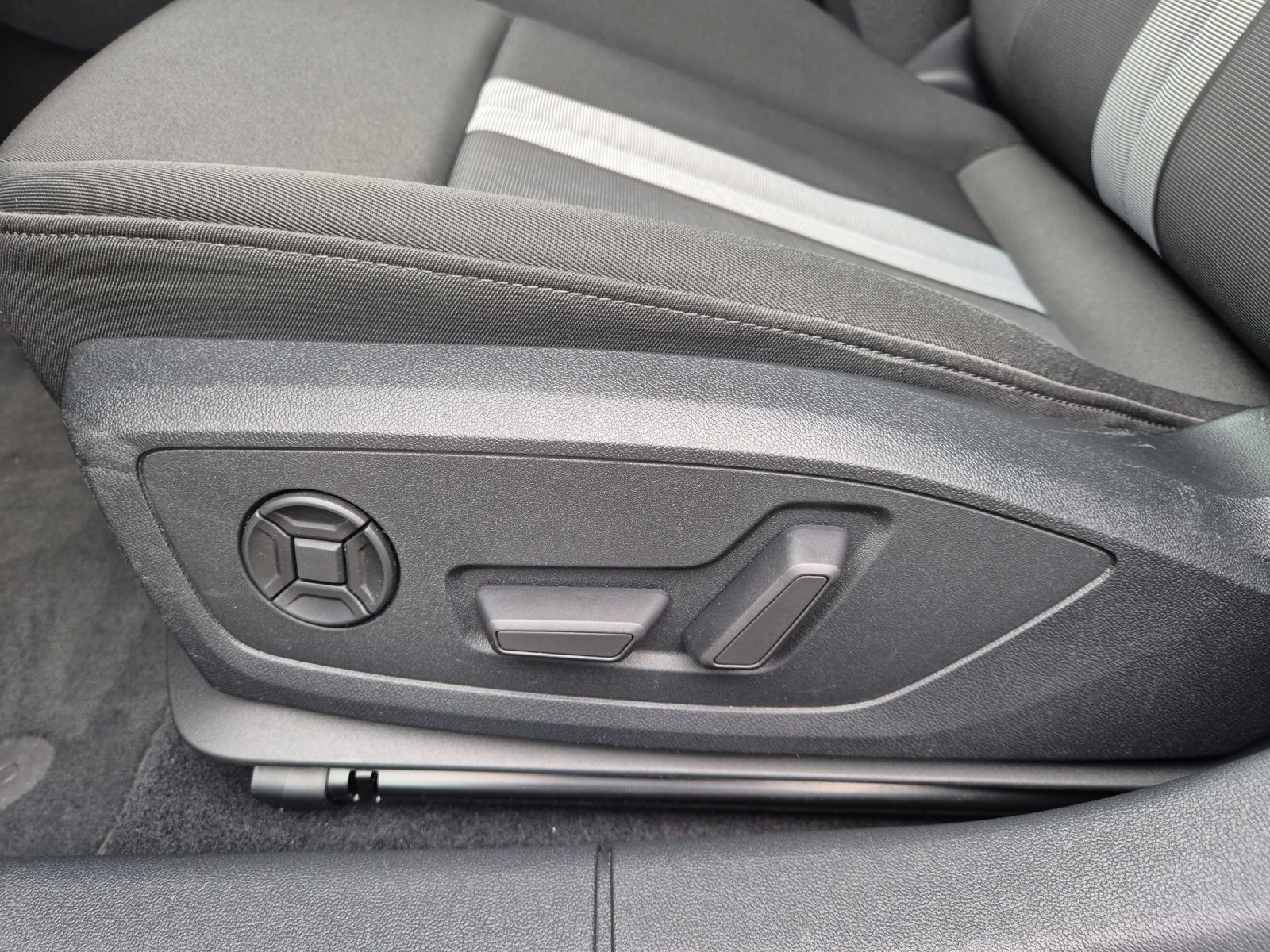 Fahrzeugabbildung Audi A3 Sportback 35 TFSI S line S-tronic LED ACC AVC