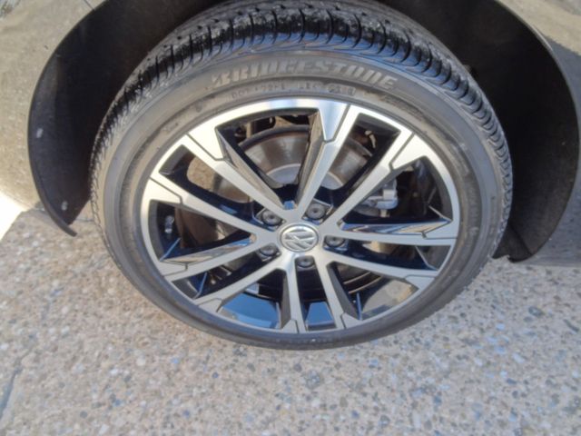 Fahrzeugabbildung Volkswagen Golf VII Lim. Lounge/1.Hd/38TKM/Xenon/PDC/