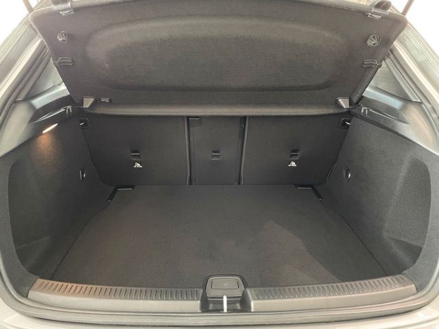 Fahrzeugabbildung Mercedes-Benz A 180 d Progressive AHK/DAB/MBUX/Klima/Shzg