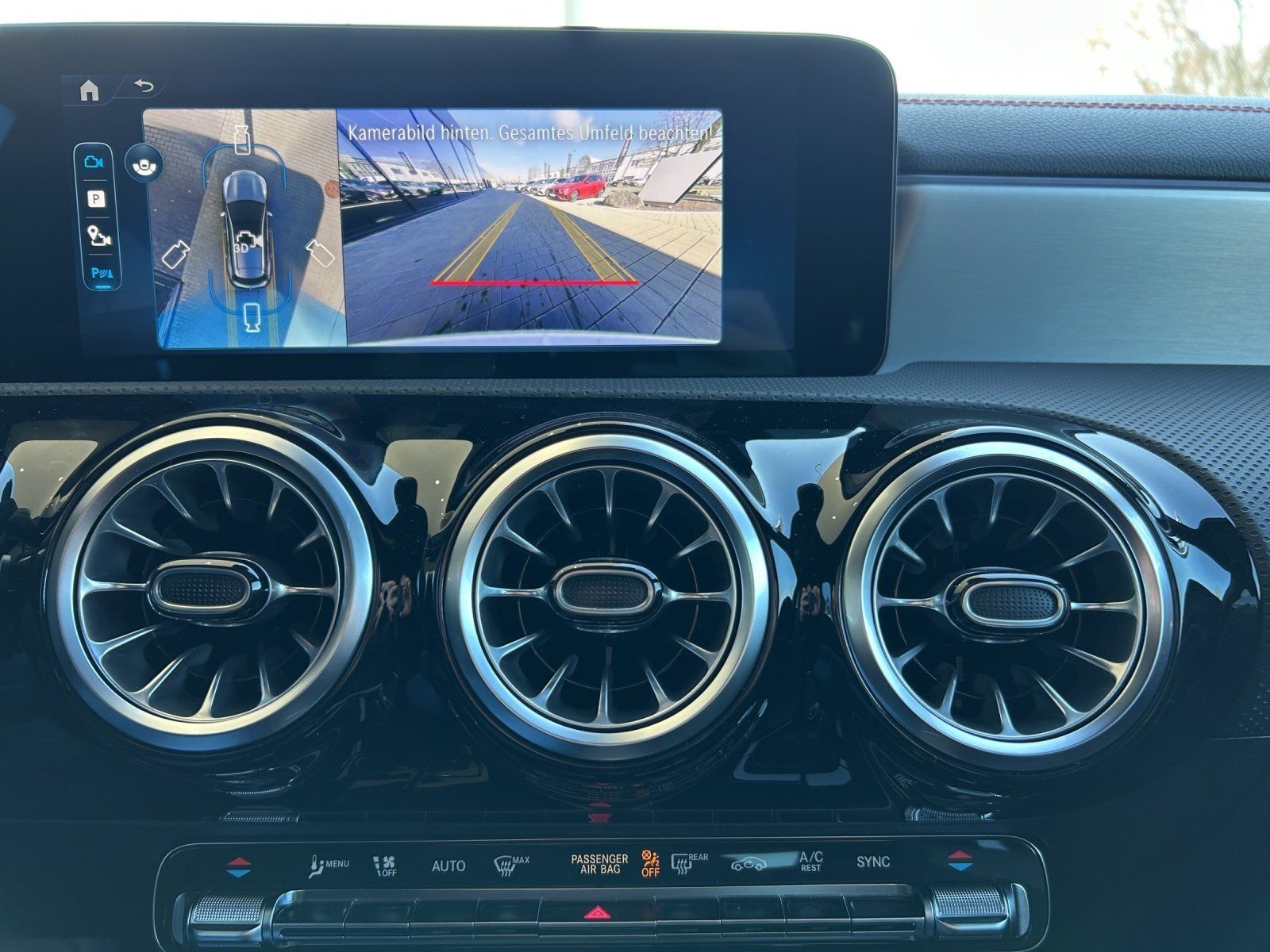 Fahrzeugabbildung Mercedes-Benz CLA 200 d Shooting Brake AMG Distronic PANO 360°