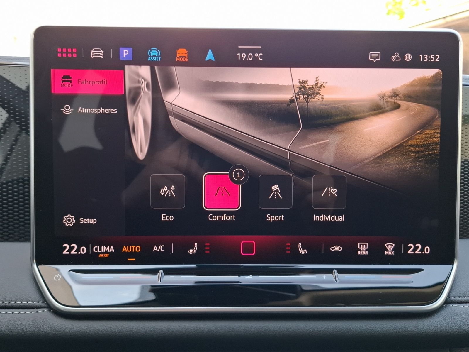 Fahrzeugabbildung Volkswagen Tiguan eTSI Life DSG LED AHK Navi AID ACC RFK SH