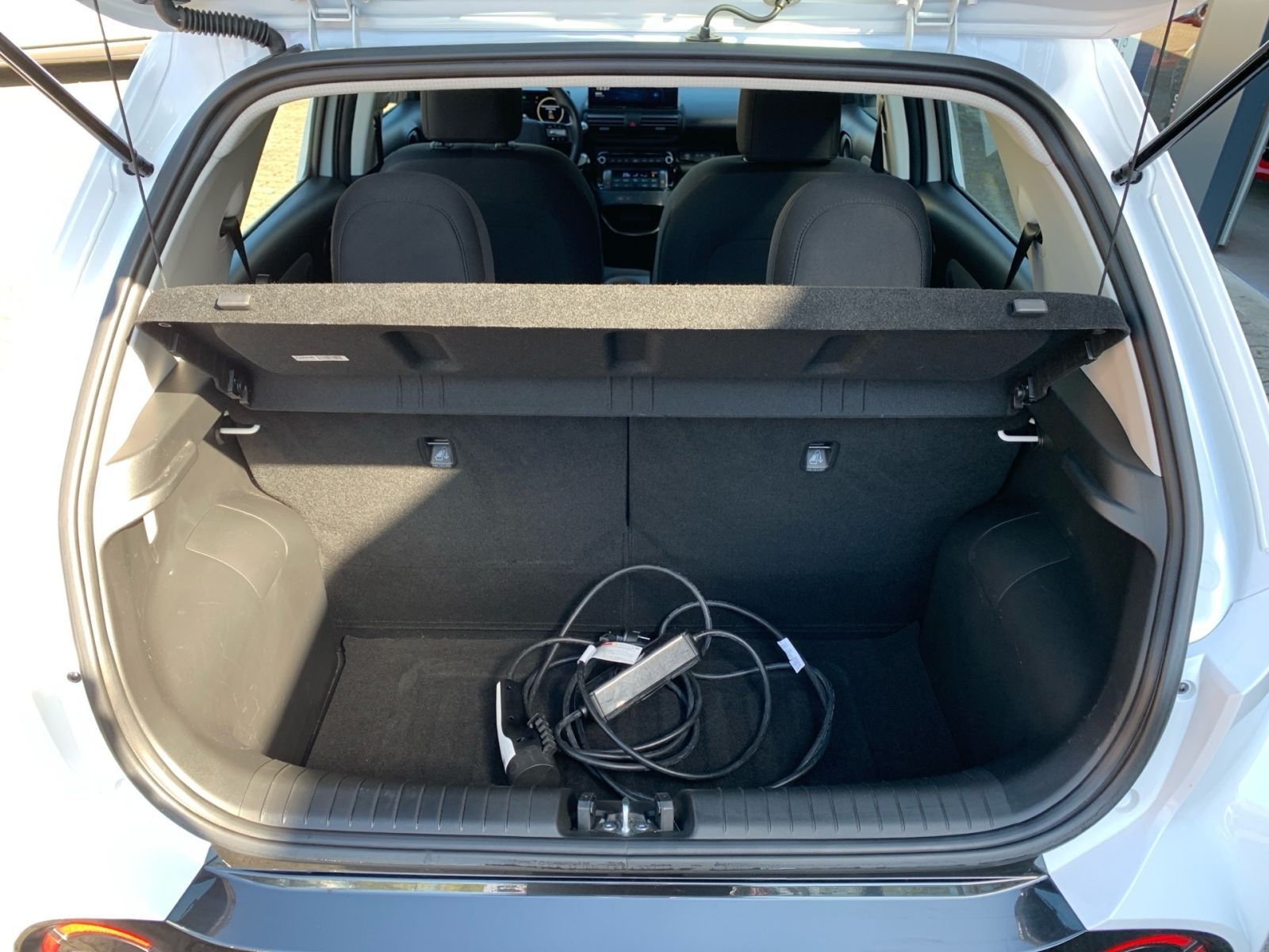 Fahrzeugabbildung Hyundai INSTER Select Elektro 49 kWh sofort verfügbar