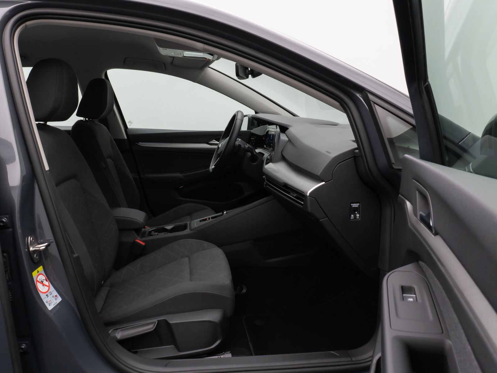 Fahrzeugabbildung Volkswagen Golf VIII Life 2.0 TDI SCR DSG HUD Kamera Lnkrhz