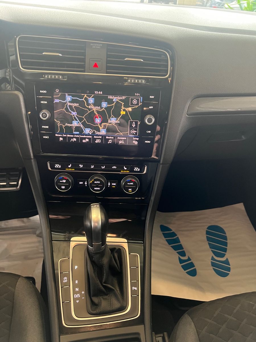 Fahrzeugabbildung Volkswagen Golf VII Lim. 1.5 TSI DSG Join R line *ACC*