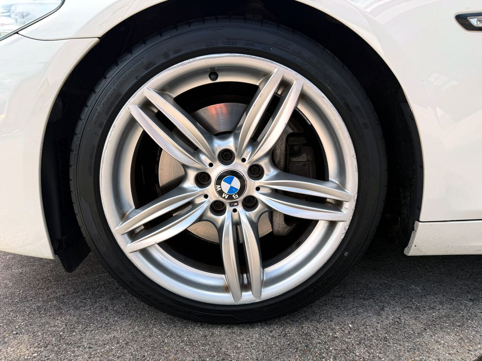 Fahrzeugabbildung BMW 530d Touring xDrive M-Sport PDC PANO SHZ AHK BT