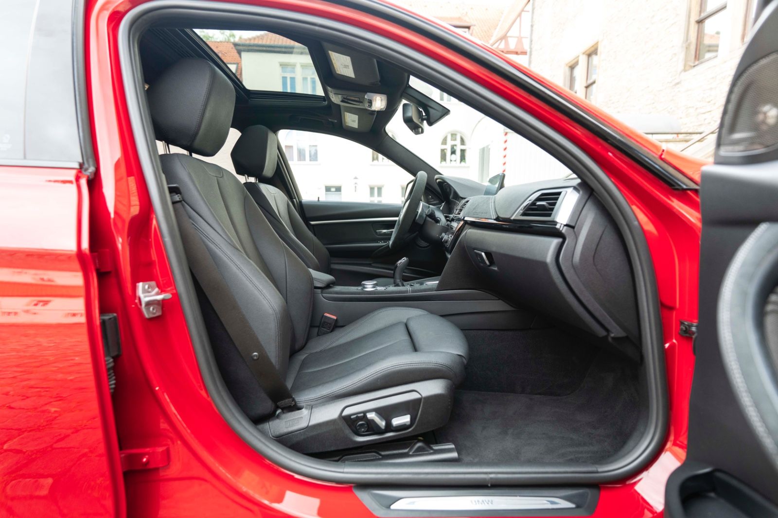 Fahrzeugabbildung BMW 340i M-Performance H&K TOTW LED CARPLAY KAM PDC