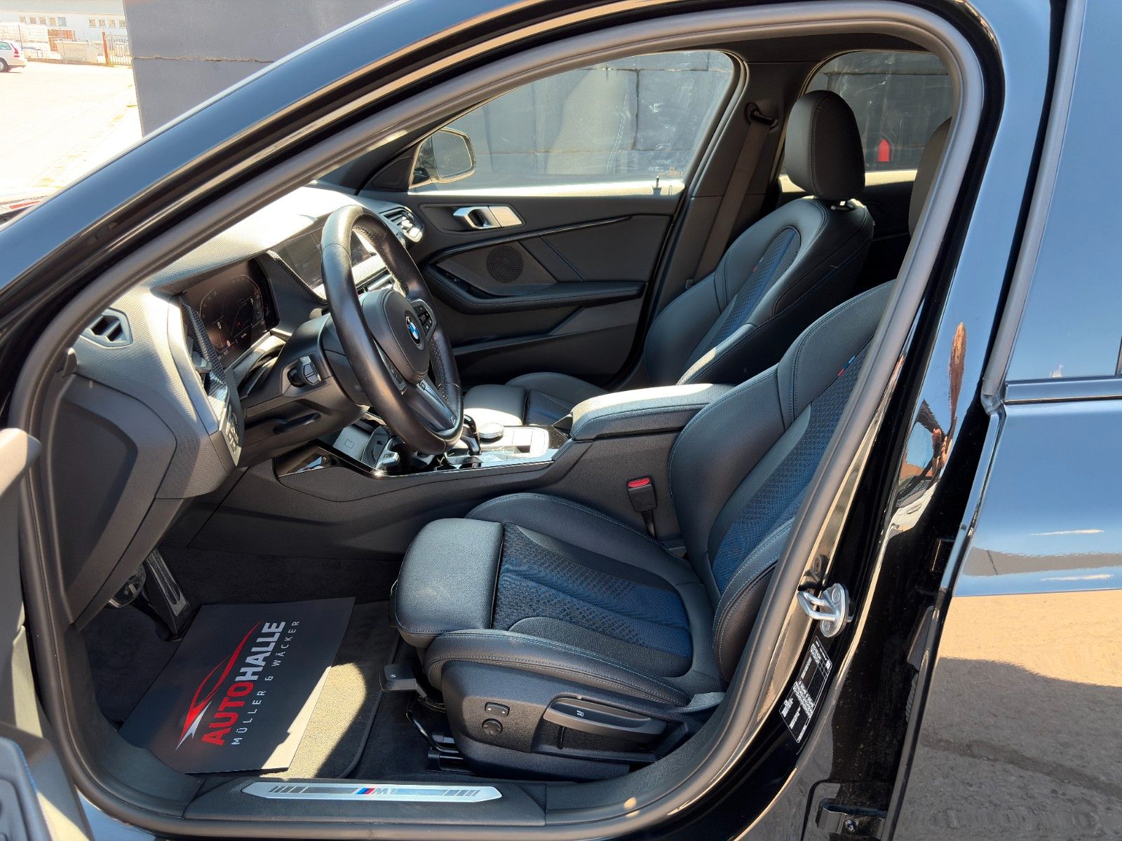 Fahrzeugabbildung BMW 118i M Sport Autom SHZ LHZ Hifi Amb Navi CarPlay