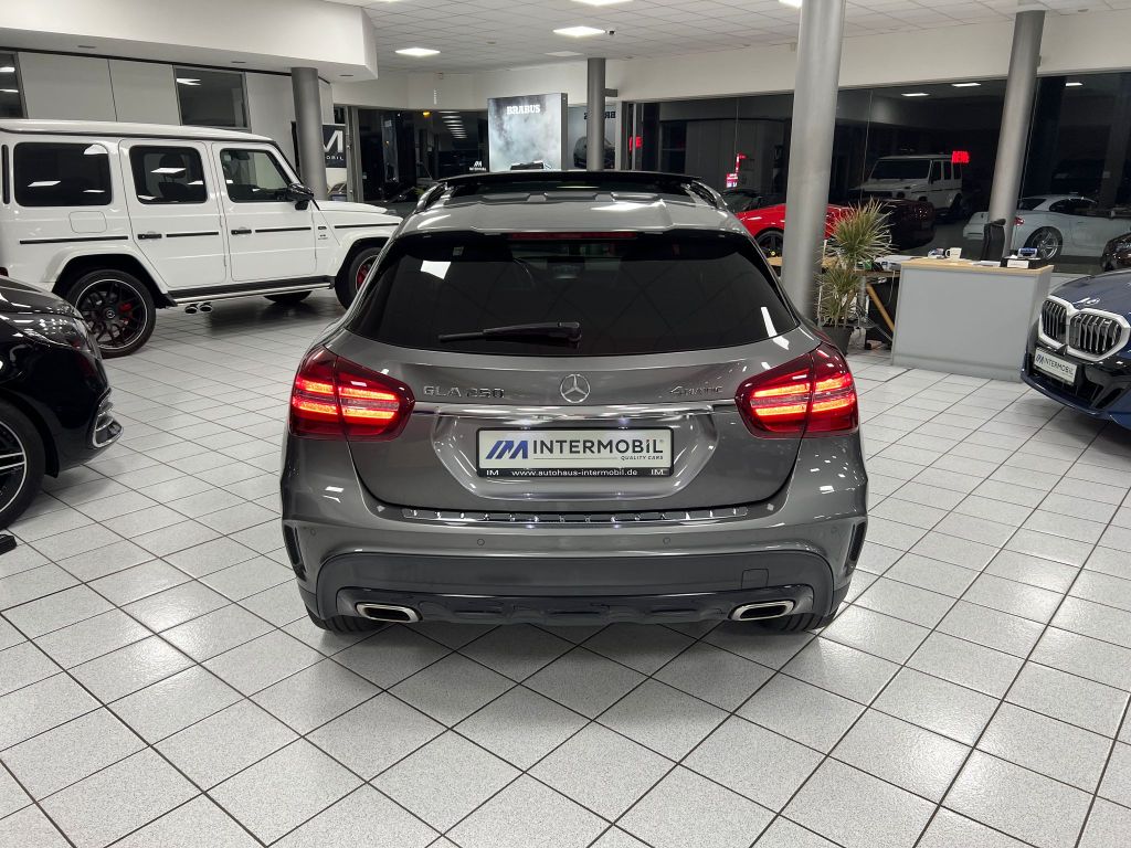 Mercedes-Benz GLA 250 4Matic 7G*AMG*LED*PANO*COMAND*KAMERA*