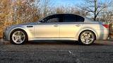 BMW E60 M5 V10 - BMW M5: E60