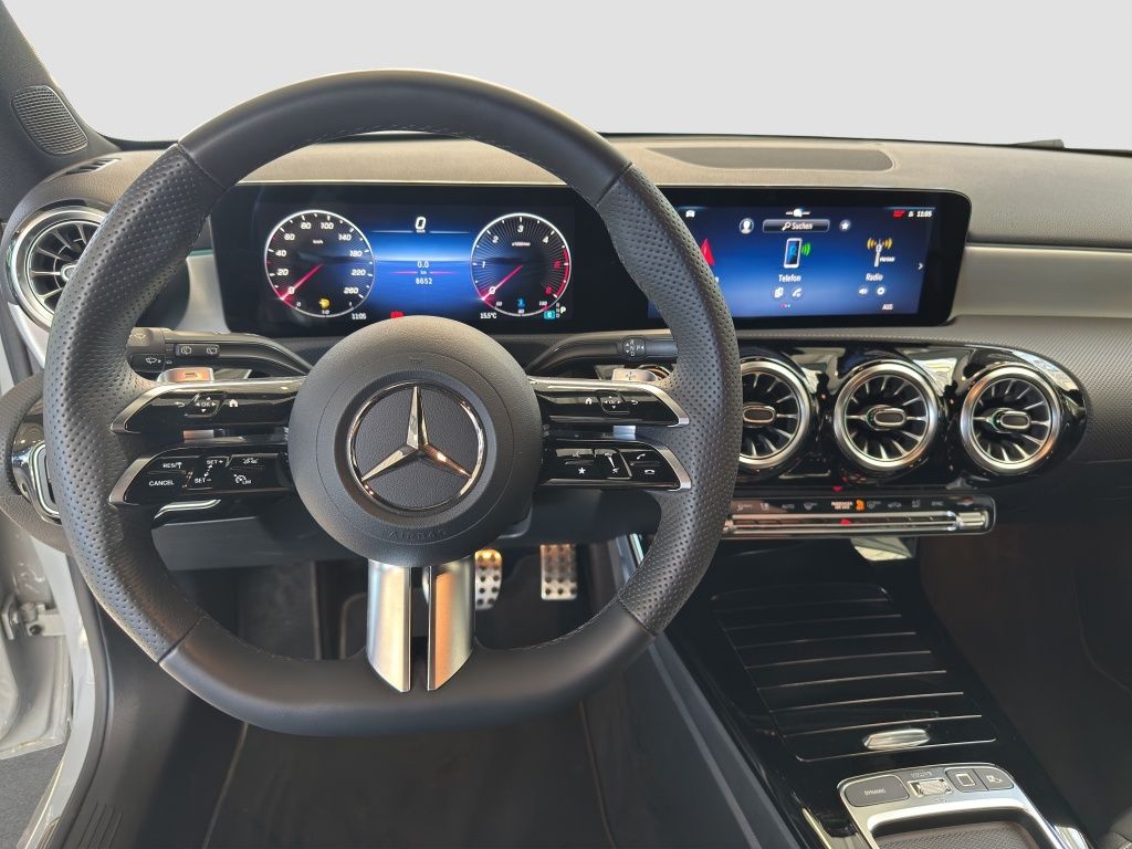 Fahrzeugabbildung Mercedes-Benz A 200 d AMG Line AMG*Night*Navi*PDC*ParkAss*RFK