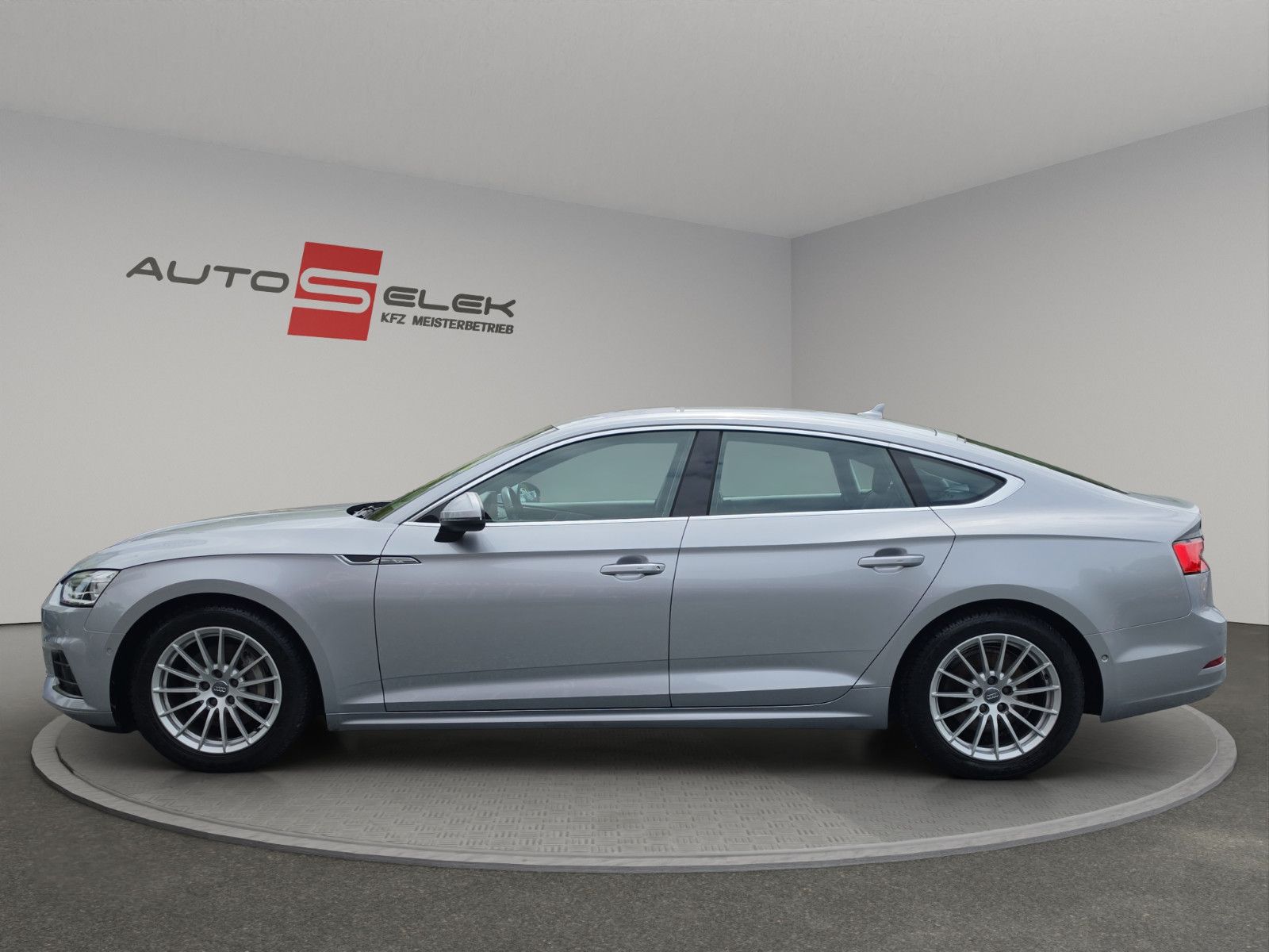 Fahrzeugabbildung Audi A5 Sportback basis NAVI PDC