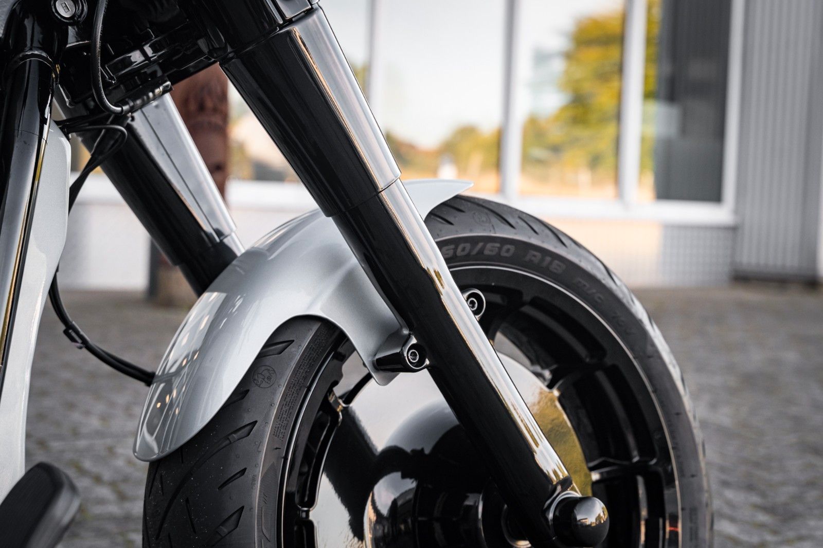 Fahrzeugabbildung Harley-Davidson SILVER DARK FAT BOY FLFBS 114 MY24 - JEKILL&HYDE