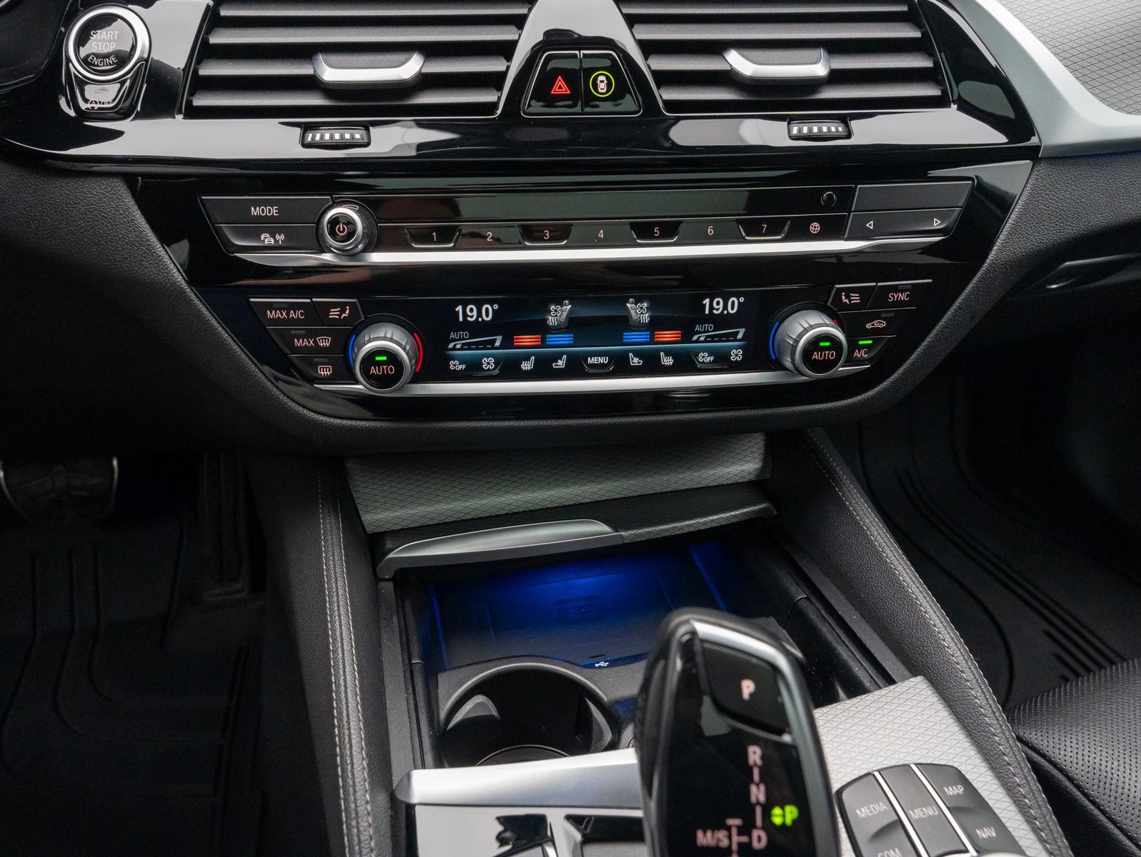 Fahrzeugabbildung BMW 520d M Sport HUD HiFi Panorama 20" Motorschaden!