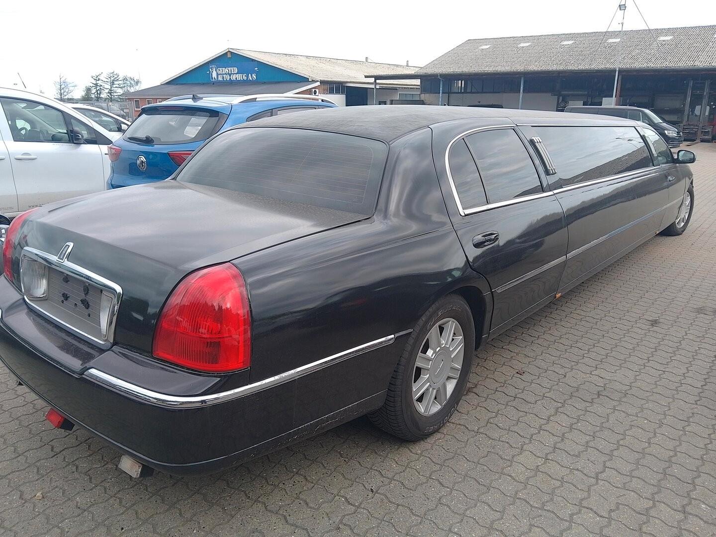 Lincoln Navigator LIMOUSINE
