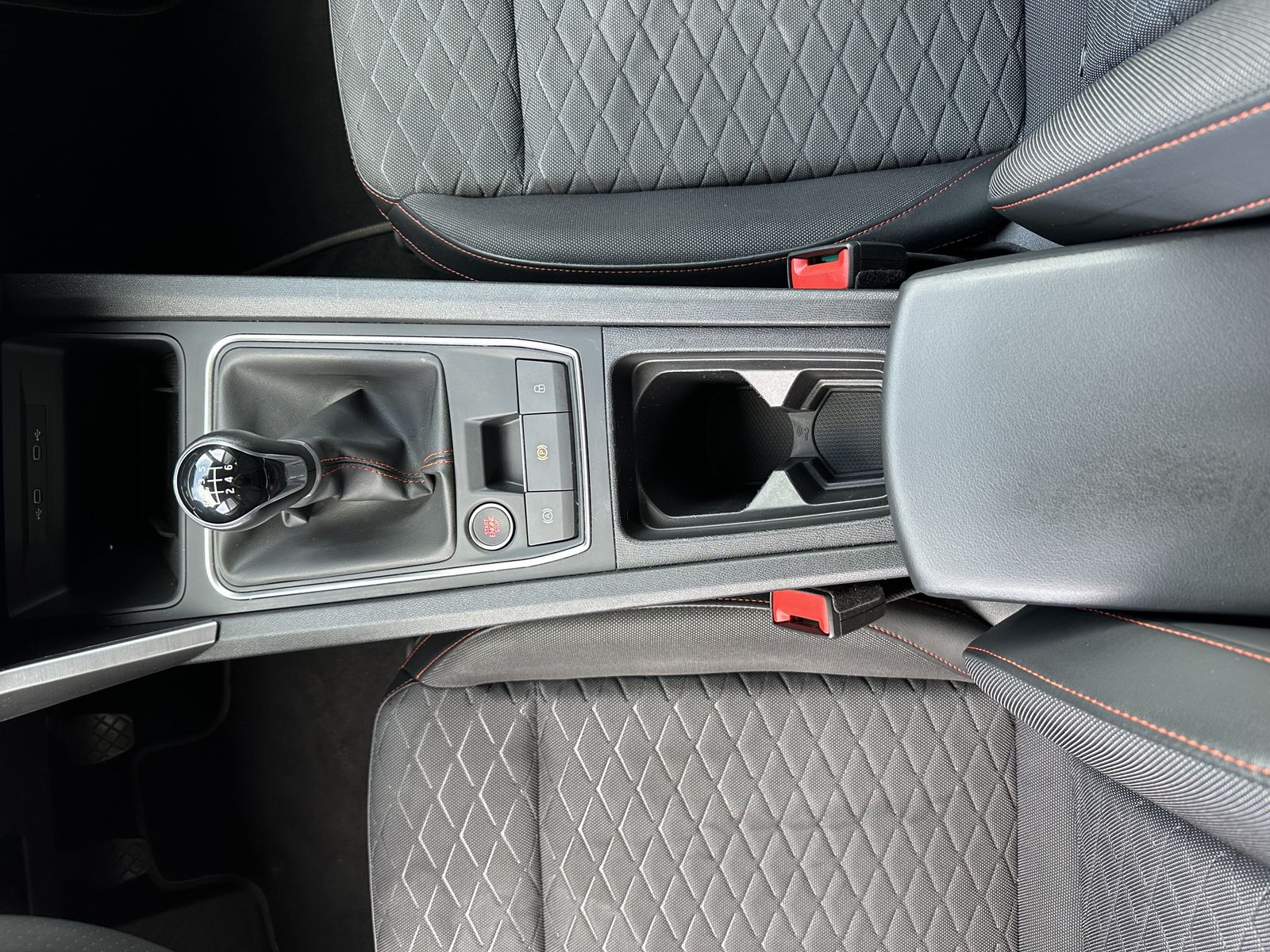 Fahrzeugabbildung SEAT Leon SpT 1.5 TSI FR NAV+LED+ACC+CARPLAY+KAMERA