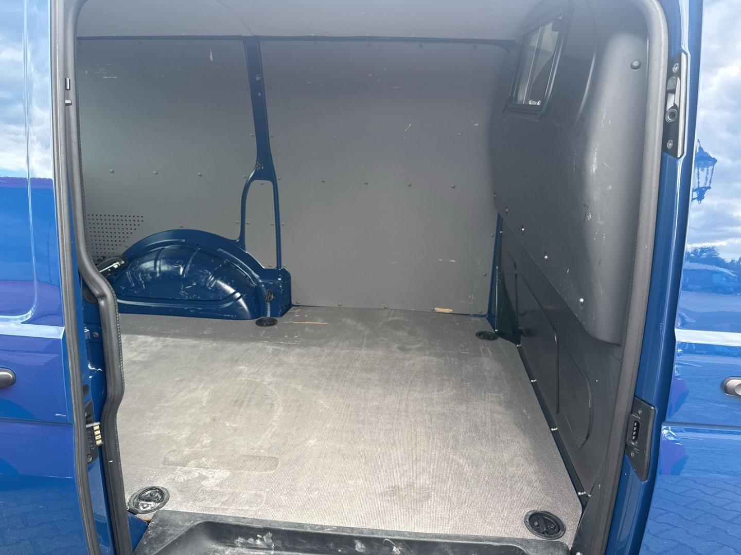 Volkswagen T6.1 Kasten 2.0 TDI L1H1 AHK Navi LED Dyn. Kurve