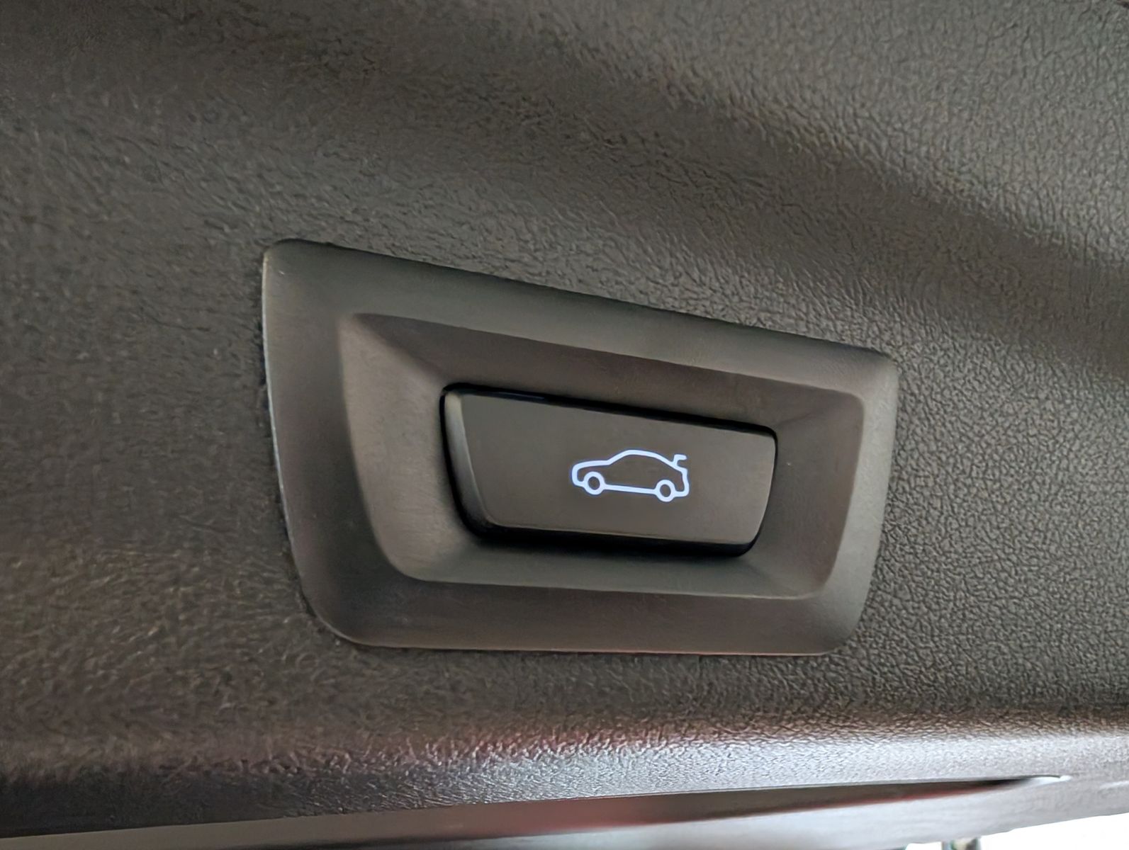 Fahrzeugabbildung BMW 218 Active Tourer d AHK Pano Cam Travel-Paket