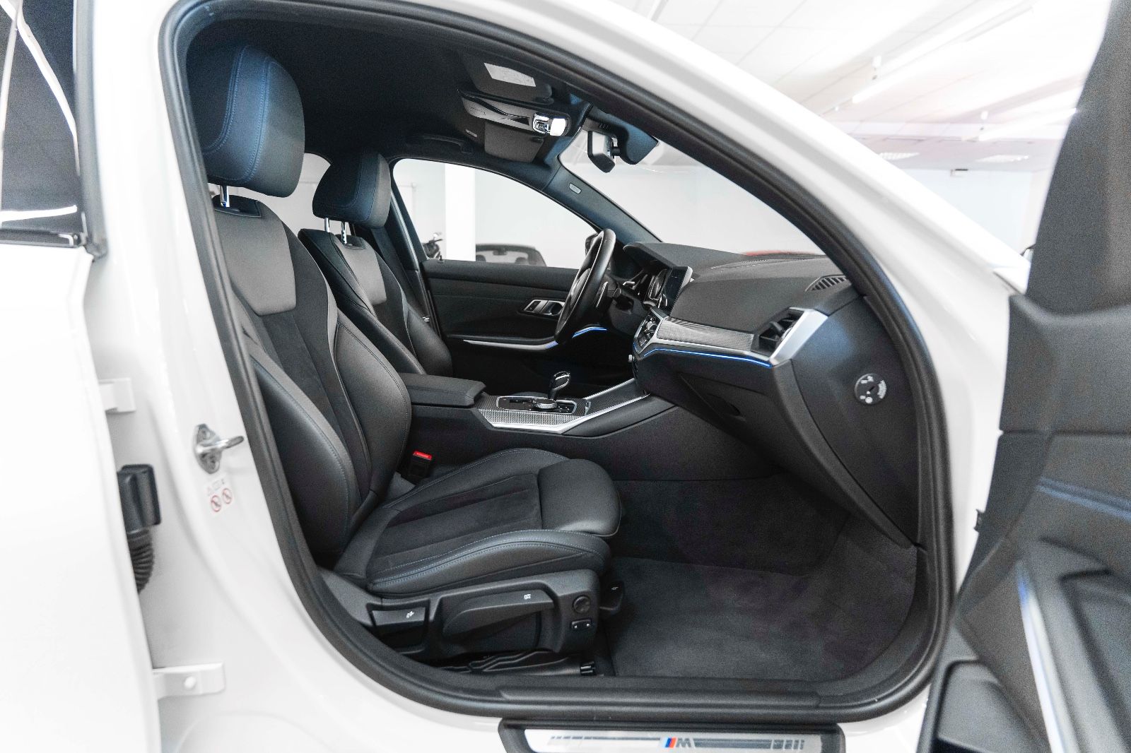 Fahrzeugabbildung BMW 320d Touring  M Sport PDC SZH