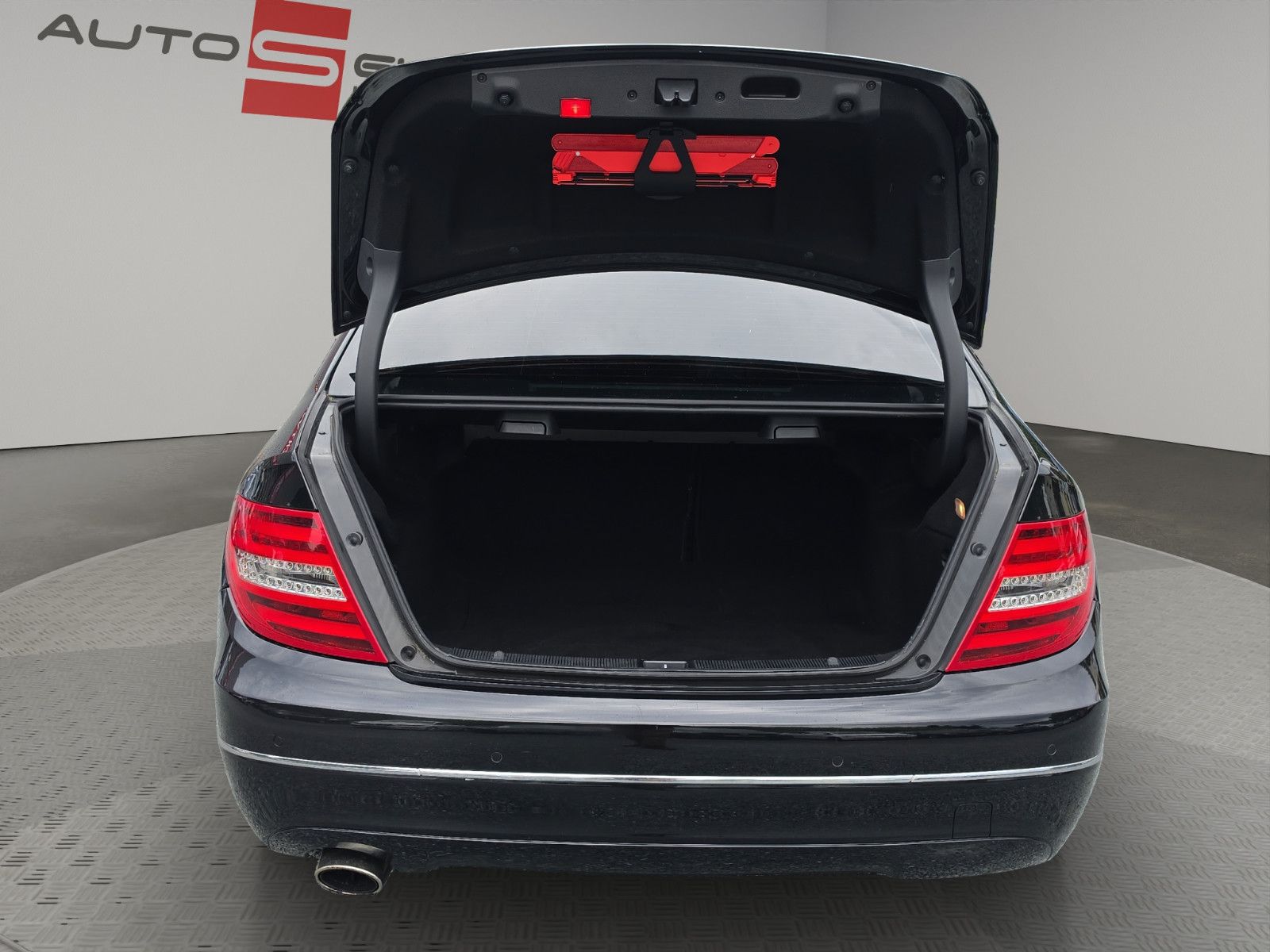 Fahrzeugabbildung Mercedes-Benz C 200 CGI BlueEfficiency AVANTGARDE/AUTOMATIK