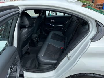 Fahrzeugabbildung BMW 320 Baureihe 3 Lim. 320 d M SPORT LED NAVI G20