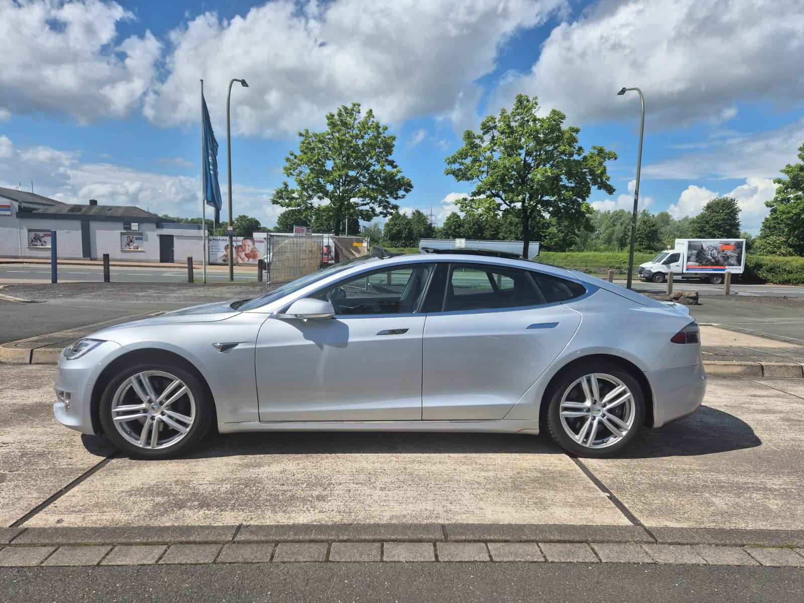 Tesla Model S Model S 75 Supercharger