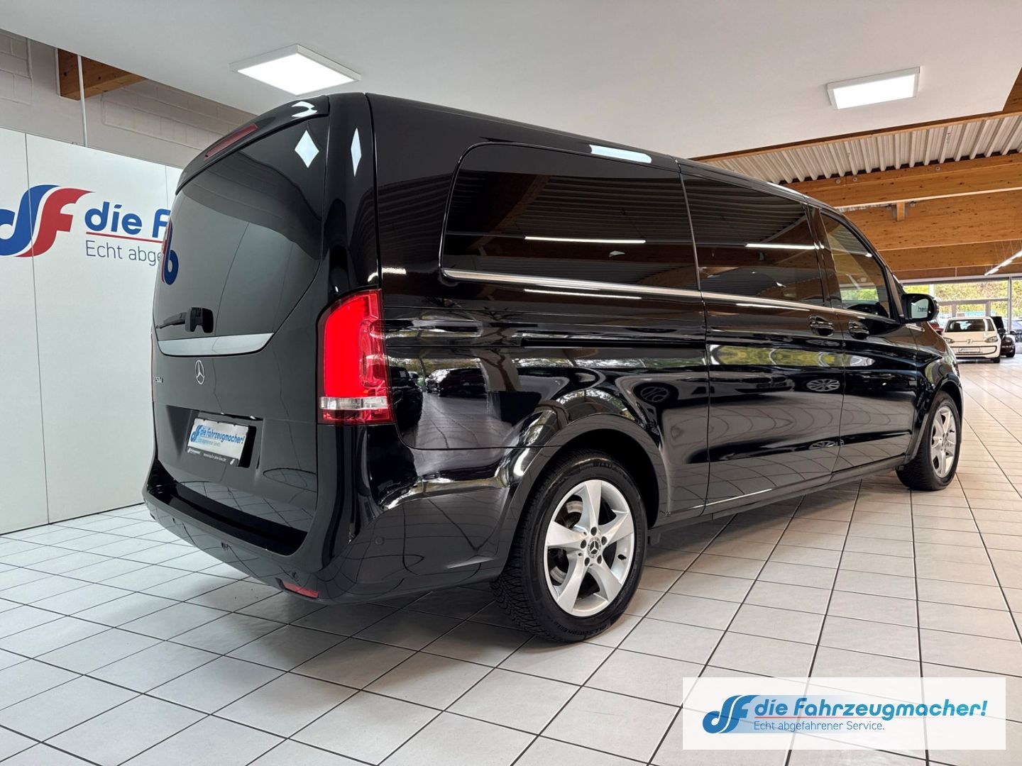 Fahrzeugabbildung Mercedes-Benz V 250 d AVANTGARDE extralang XXL Leder LED Blend