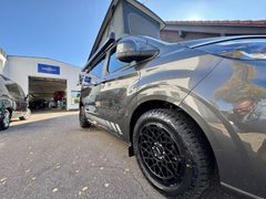 Kosi Busse Ostbayerns größter VW Bus und VW Bus Camping Experte. Ihr VW Bus Händler, VW Bus Camper Ausbau / Umbau und Fahrzeugservice in unserer Bulli Werkstatt Fahrzeugabbildung Westfalia CLUB JOKER URBAN PREMIUM - ALL TERRAIN EDITION