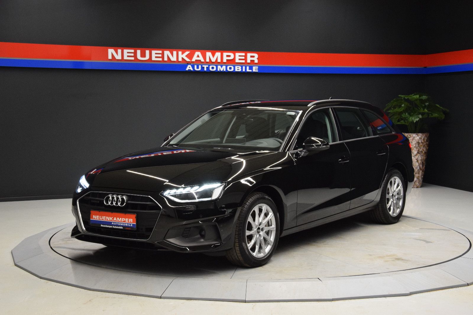 Fahrzeugabbildung Audi A4 Avant 40 TDI quattro B&O HuD Sitzbelü. ACC