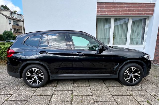 BMW X3 xDrive20d AT - Scheckheft, HiFi, AHK, TÜV neu