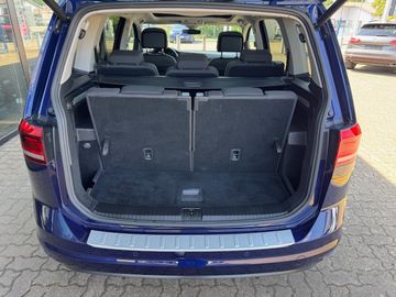 Bild 10 VW Touran SOUND 1.6 TDI DSG 7-Sitzer LED-SW RearVie