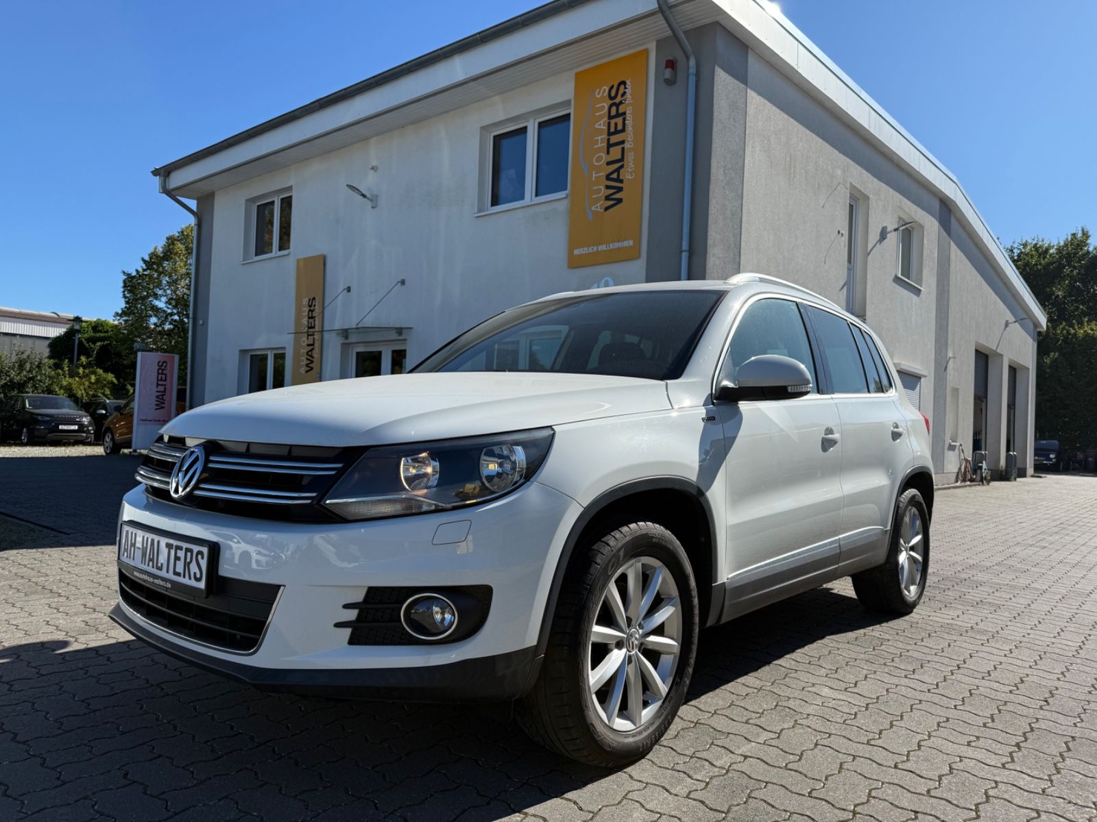 Volkswagen Tiguan - 1