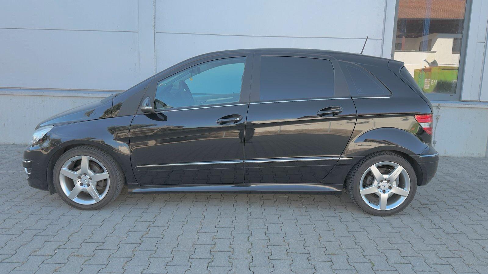 Mercedes-Benz B200 2009 — салон
