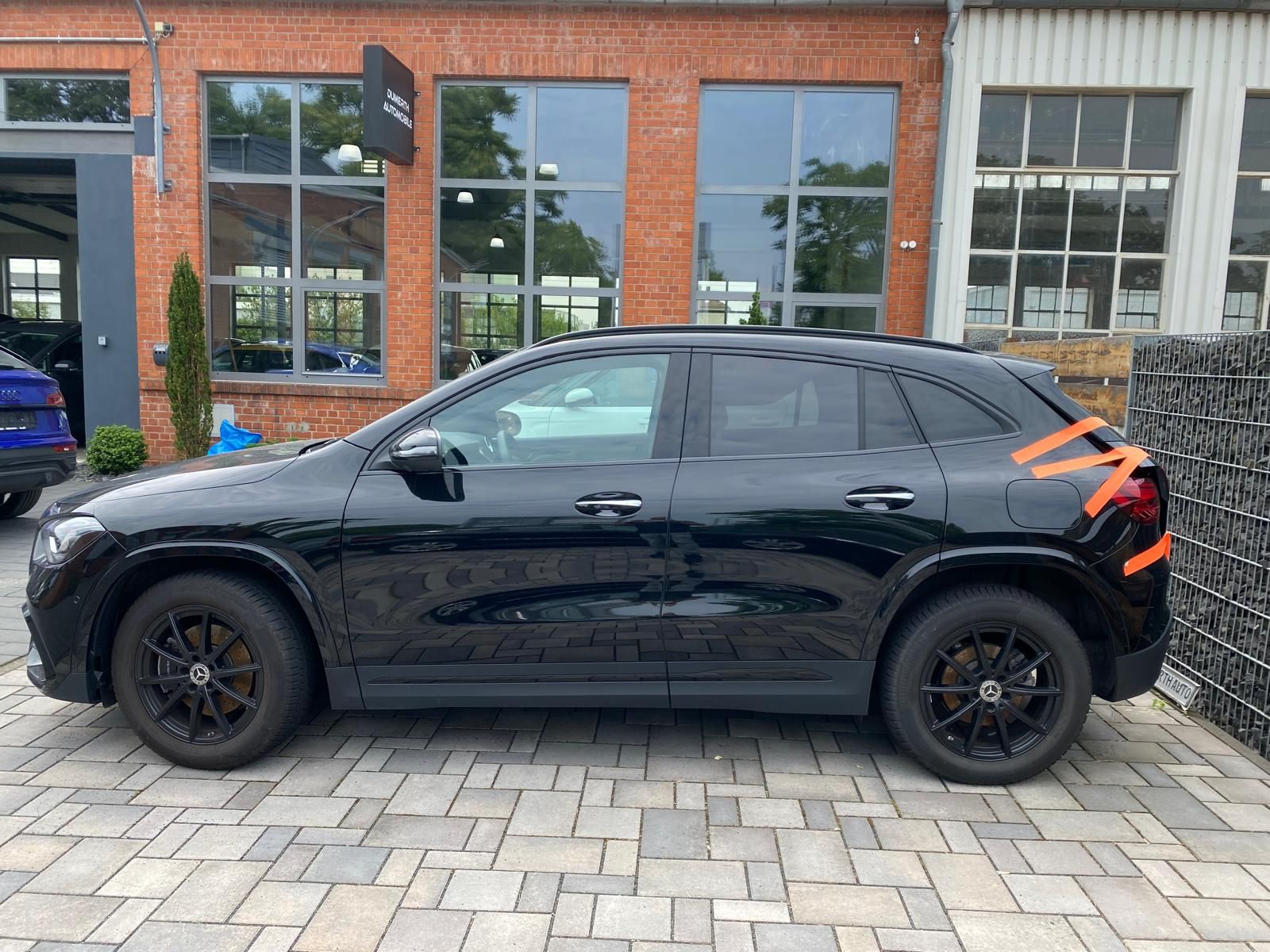 Fahrzeugabbildung Mercedes-Benz GLA 200 AMG/Pano/DIS/360/AHK/M-BEAM/