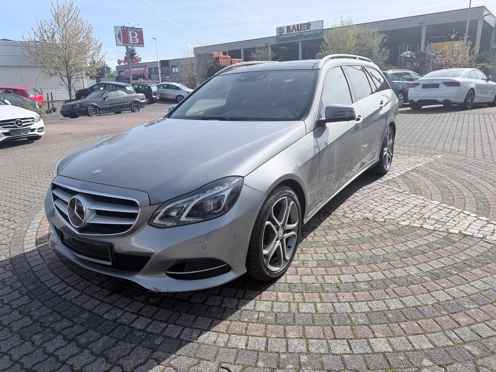 Mercedes-Benz E300 BlueTec Pano,Navi,LED,Leder,ACC,AHK,Kamera