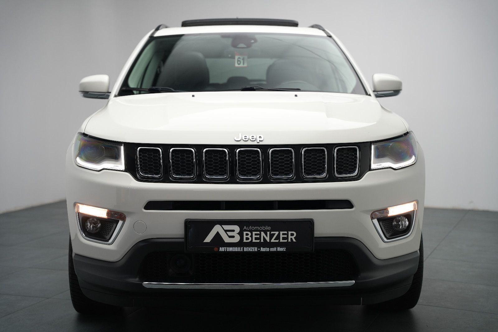 Fahrzeugabbildung Jeep Compass Limited 4WD /PANO/SHZ/L-HEIZ/PDC