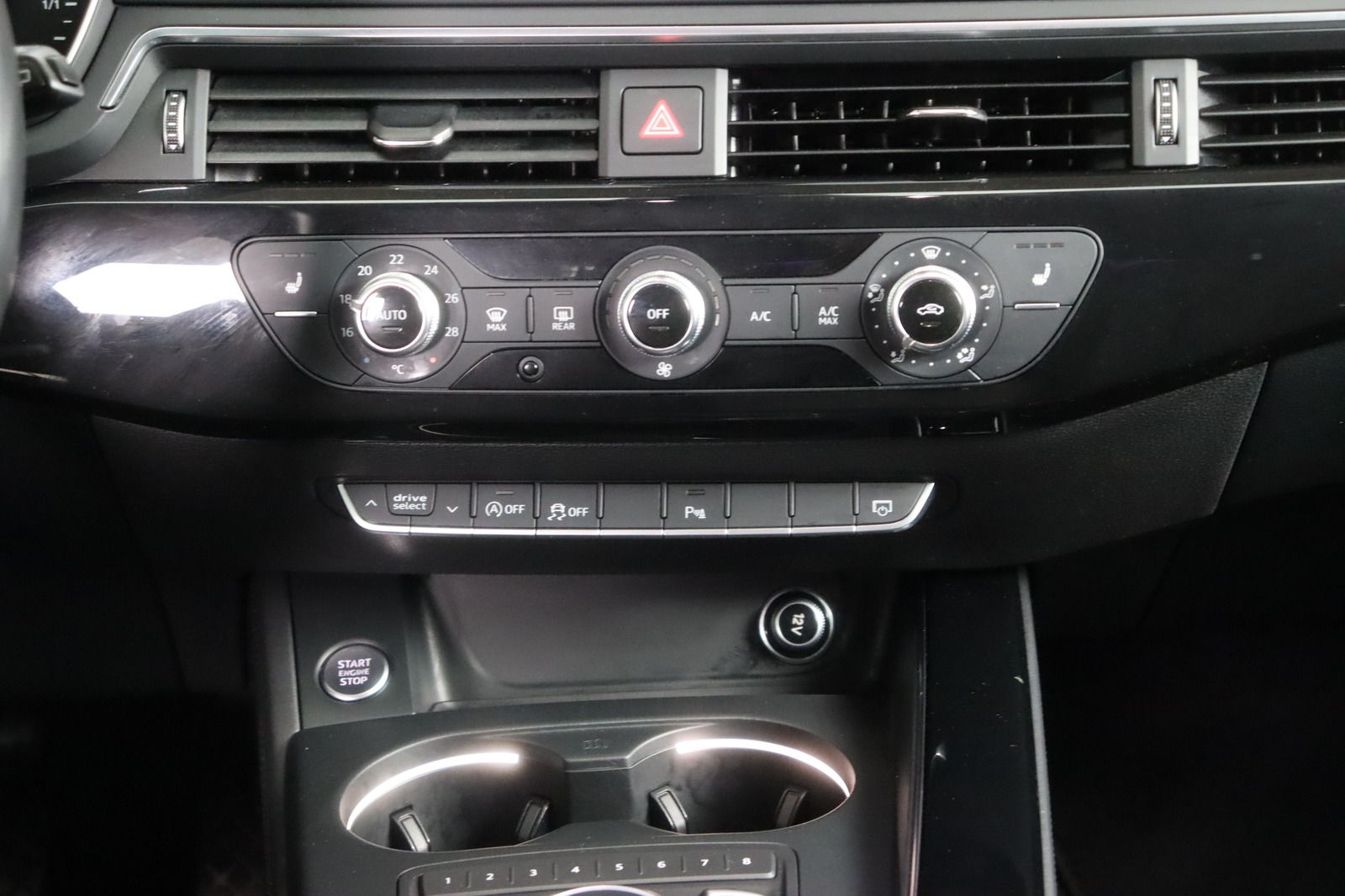 Fahrzeugabbildung Audi A4 Avant 3.0 TDI design * HUD * AHK