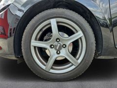 Fahrzeugabbildung Clio IV Dynamique Navi ACC Temp Tel.-Vorb. PDC B