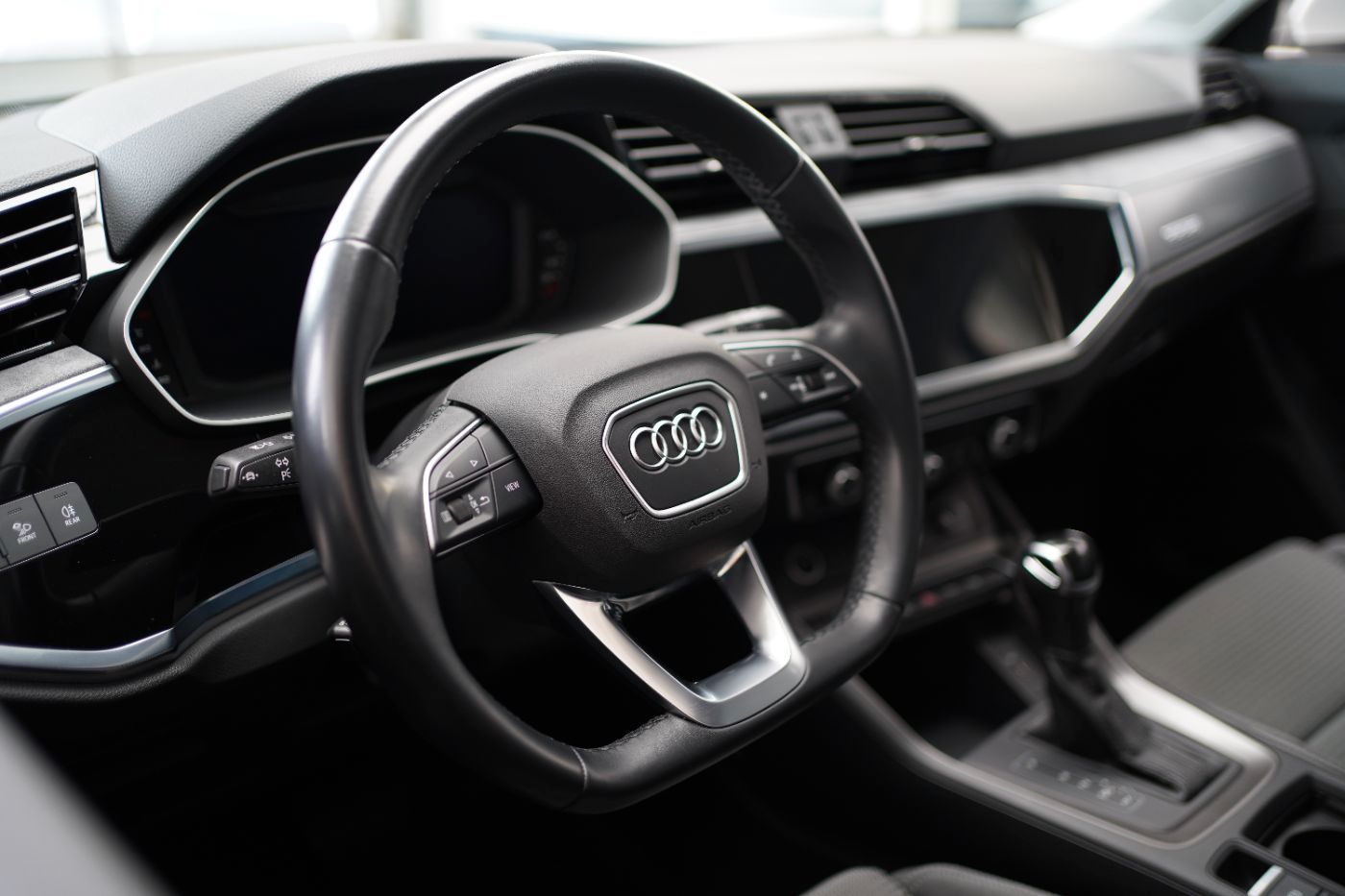 Fahrzeugabbildung Audi Q3 40 TFSI quattro S Line +Komfortzugang+LED+AHK