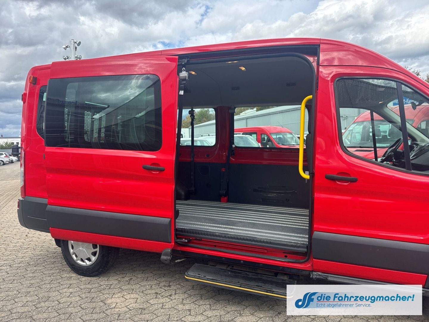 Fahrzeugabbildung Ford Transit Kombi 350 L3 Trend StandHZG *2881*EXPORT