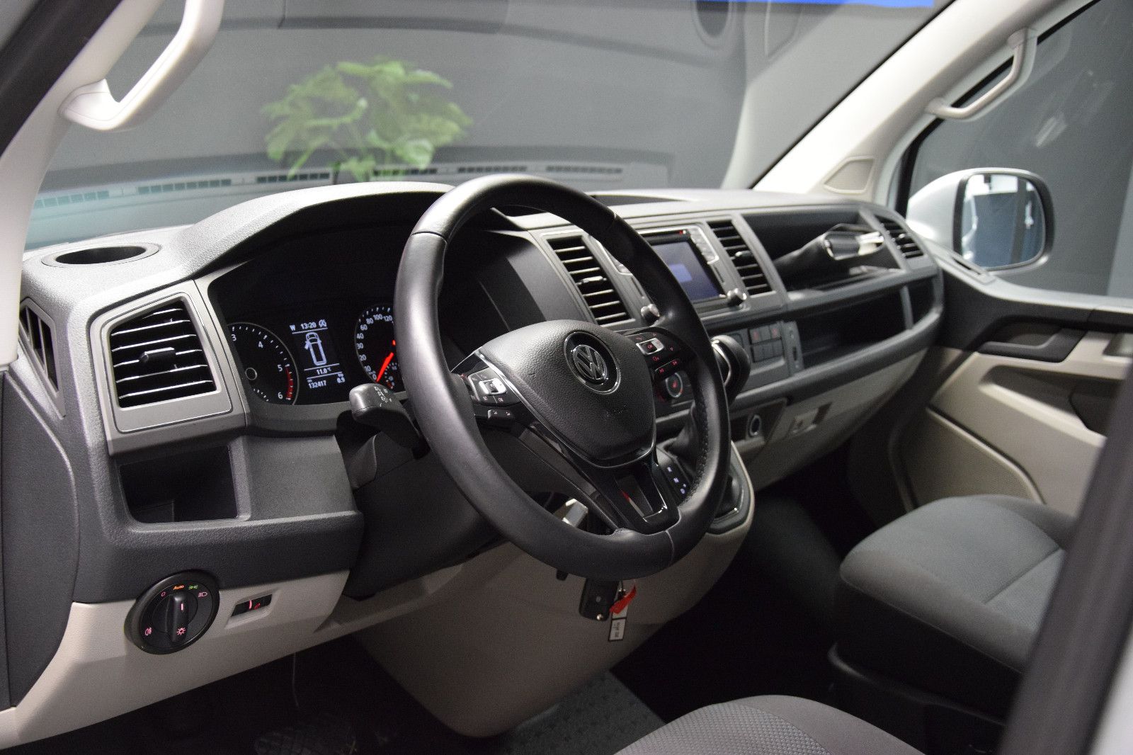 Fahrzeugabbildung Volkswagen T6 Transporter Kasten lang DSG 4Motion LED AHK