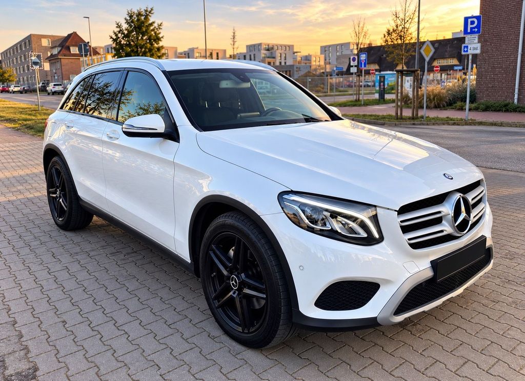 Image of Mercedes-Benz GLC 220