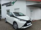 Toyota Aygo x-play touch/5TG/KLIMA/TÜV 04-2027/TEMP/KAM - Toyota Aygo (X) in Lübeck