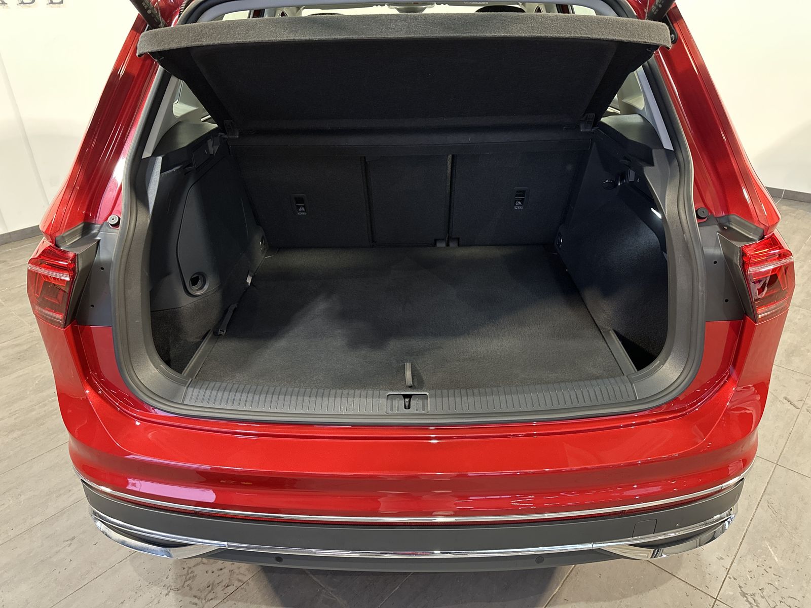 Fahrzeugabbildung Volkswagen Tiguan Elegance eHybrid NAV+LED+HEADUP+KAMERA+PP