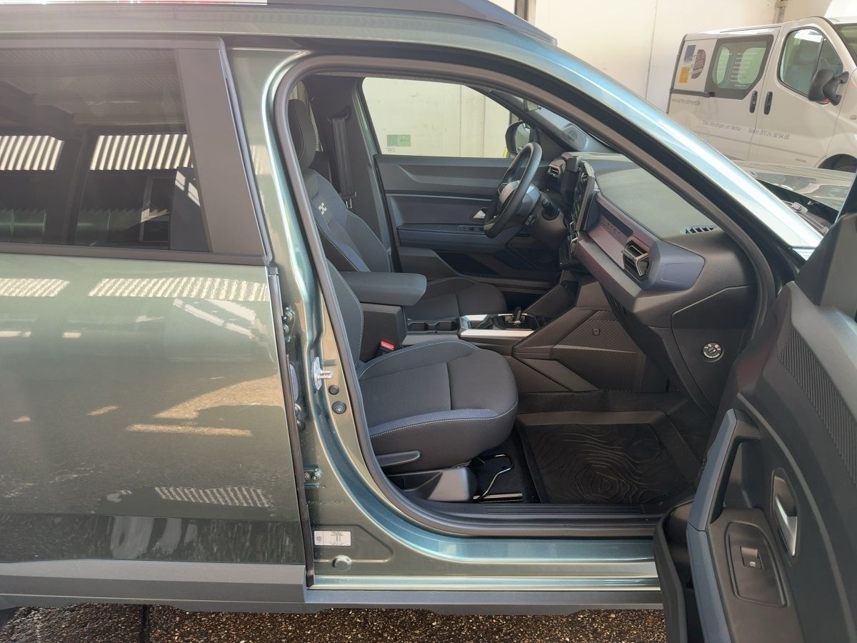 Fahrzeugabbildung Dacia Duster Journey Hybrid 140