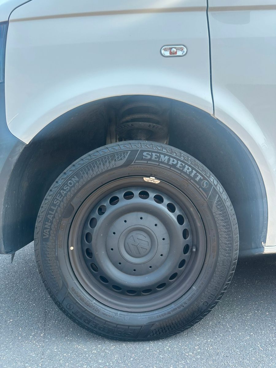 Fahrzeugabbildung Volkswagen T5 Transp. Kasten-Kombi 4Motion nur f Ex-/Import