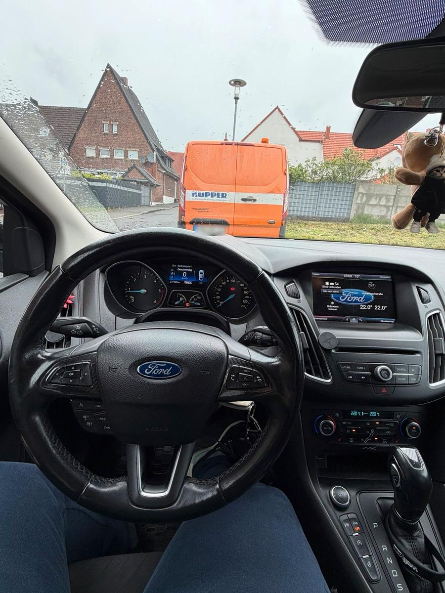 Ford Focus 2015 — interior