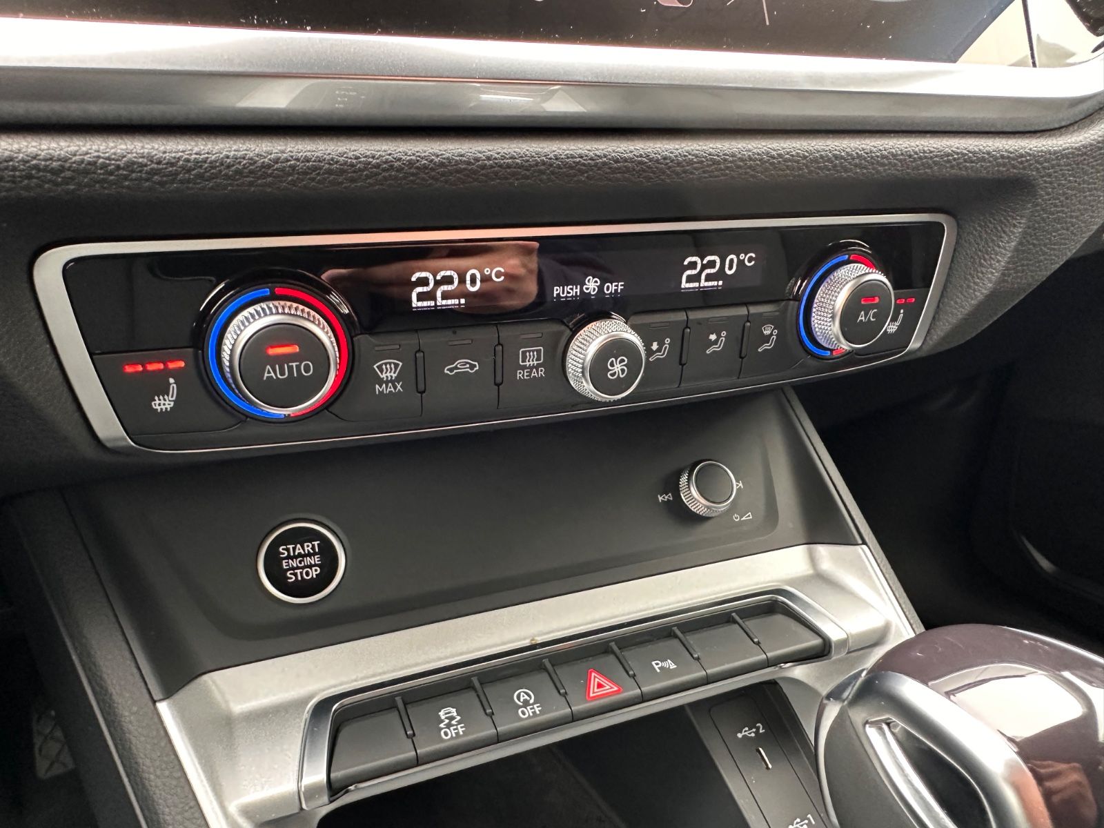 Fahrzeugabbildung Audi Q3 35 TFSI S line S Tronic Navi/ACC/SHZG/LED/PDC