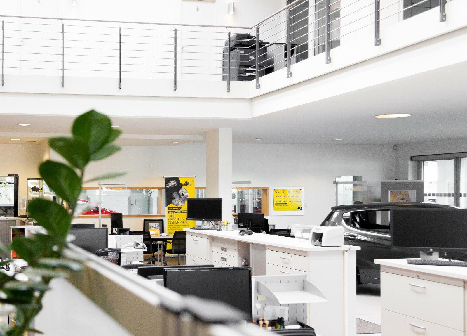 showroom-image-bottom